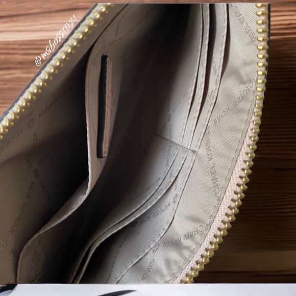 Michael Kors Large Zip Pebbled Leather Wristlet Lavender Mist BRAND NEW - Picture 3 of 4